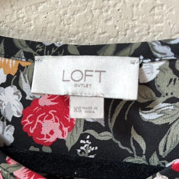 Floral print hook and eye closure front blouse. Like new! - Picture 2 of 3